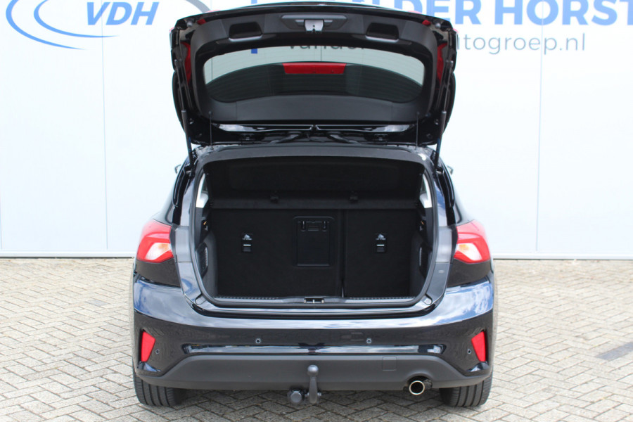 Ford Focus 1.0-125pk EcoBoost Titanium. Erg nette, luxe en goed onderhouden Ford Focus. Volautm. airco dual, stoel-, stuur- en voorraamverw., trekhaak, Xenon verl., LM wielen, navigatie, telefoonvoorb., adaptieve cruise cntrl,  keyless entry/keyless go etc, etc.