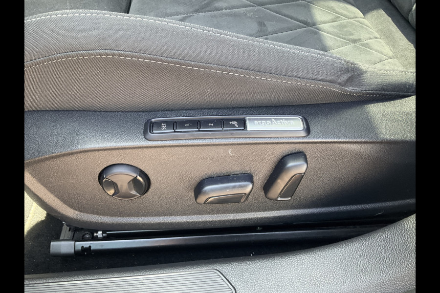 Volkswagen Golf 1.5 TSI Style Pano Sfeerverl Adap.Cruise Carplay Led Memory Uitstraling!