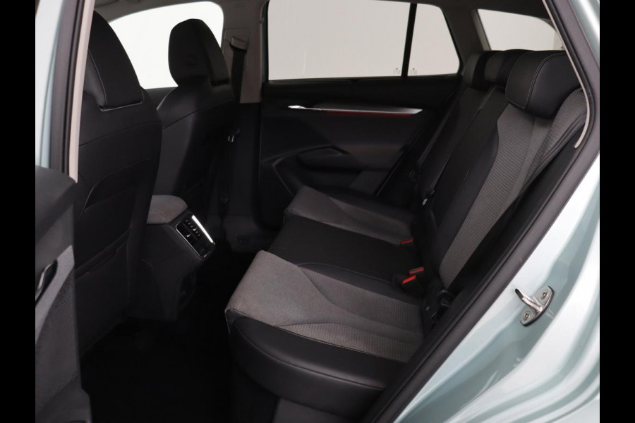 Škoda ENYAQ iV 80 | Stoel & stuurverwarming | Carplay | Keyless | Navigatie | Camera | Half leder | Cruise control | Full LED | Parkeerhulp
