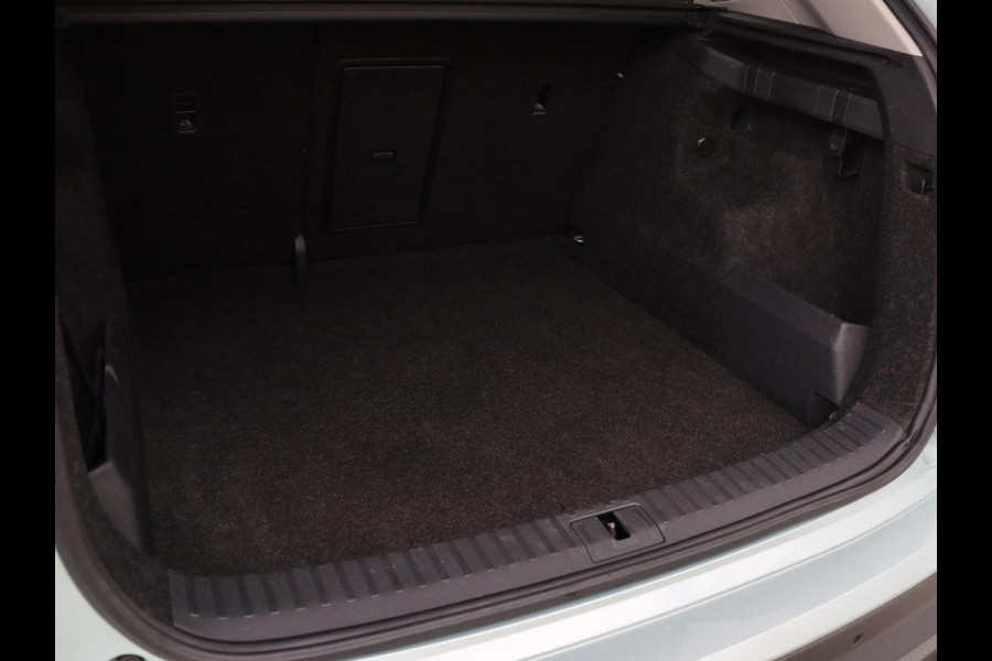 Škoda ENYAQ iV 80 | Stoel & stuurverwarming | Carplay | Keyless | Navigatie | Camera | Half leder | Cruise control | Full LED | Parkeerhulp