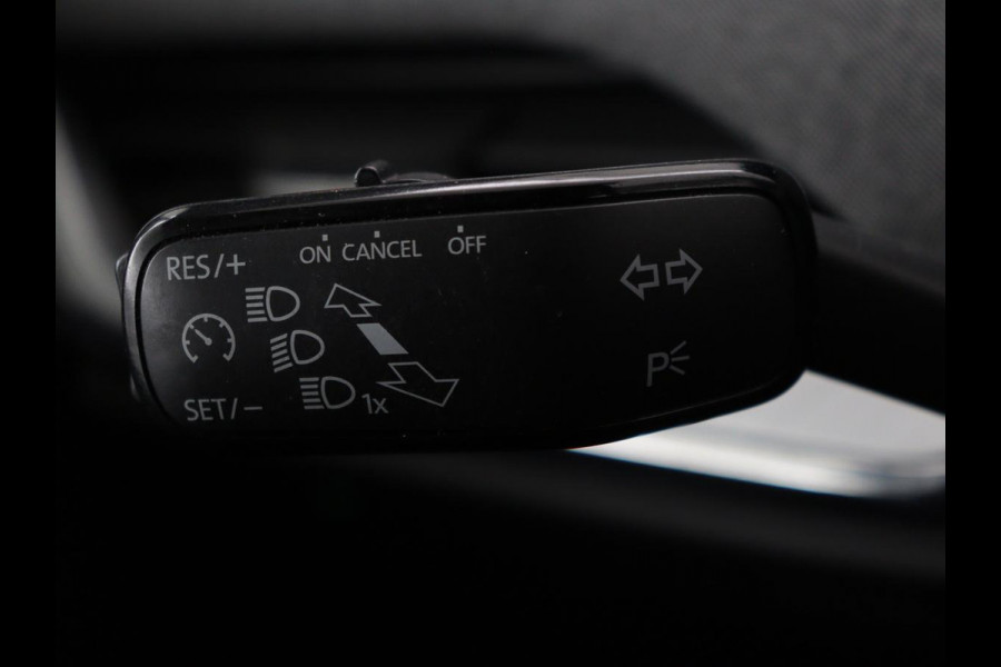 Škoda ENYAQ iV 80 | Stoel & stuurverwarming | Carplay | Keyless | Navigatie | Camera | Half leder | Cruise control | Full LED | Parkeerhulp
