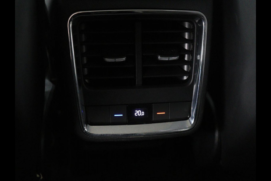 Škoda ENYAQ iV 80 | Stoel & stuurverwarming | Carplay | Keyless | Navigatie | Camera | Half leder | Cruise control | Full LED | Parkeerhulp