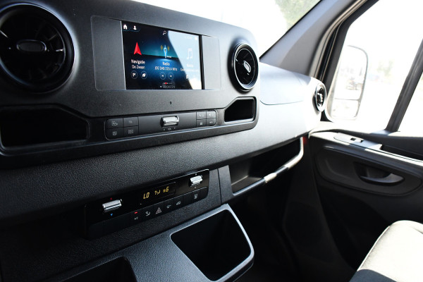 Mercedes-Benz Sprinter 319 3.0 CDI L2H2 Black Edition Adaptieve Cruise, 360 Camera, Carplay, 3500kg Trekhaak, 190PK, LED, Multimedia, Standkachel, Uniek!