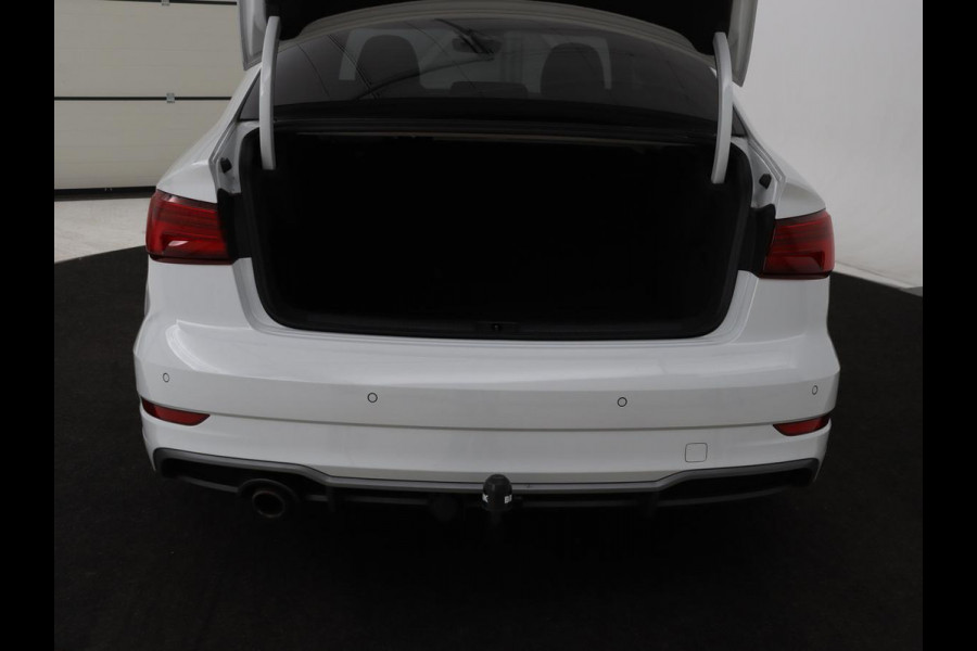 Audi A3 30 TFSI Sport S Line Edition | Half leder | Full LED | Sportstoelen | Navigatie | Trekhaak | Parkeerhulp | Climate control | Cruise control | Bluetooth