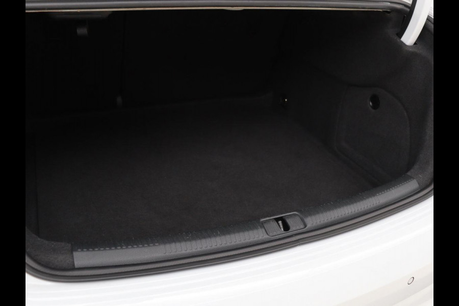 Audi A3 30 TFSI Sport S Line Edition | Half leder | Full LED | Sportstoelen | Navigatie | Trekhaak | Parkeerhulp | Climate control | Cruise control | Bluetooth