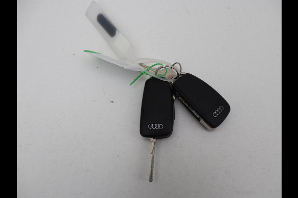 Audi A3 30 TFSI Sport S Line Edition | Half leder | Full LED | Sportstoelen | Navigatie | Trekhaak | Parkeerhulp | Climate control | Cruise control | Bluetooth