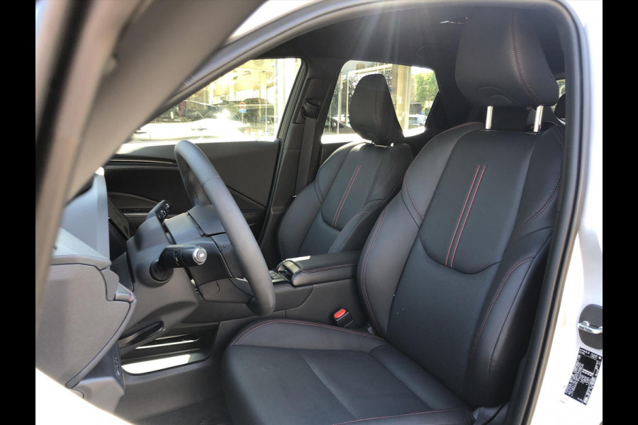 Lexus LBX 1.5 Hybrid Emotion Bi Tone | Leer, Stoel + Stuurverwarming, Parkeersensoren, Dodehoekherkenning
