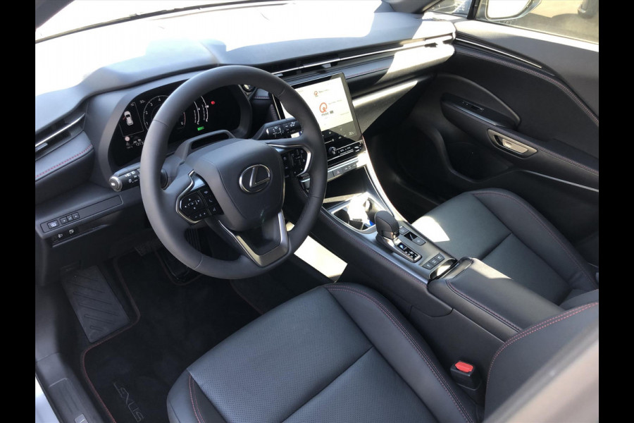 Lexus LBX 1.5 Hybrid Emotion Bi Tone | Leer, Stoel + Stuurverwarming, Parkeersensoren, Dodehoekherkenning
