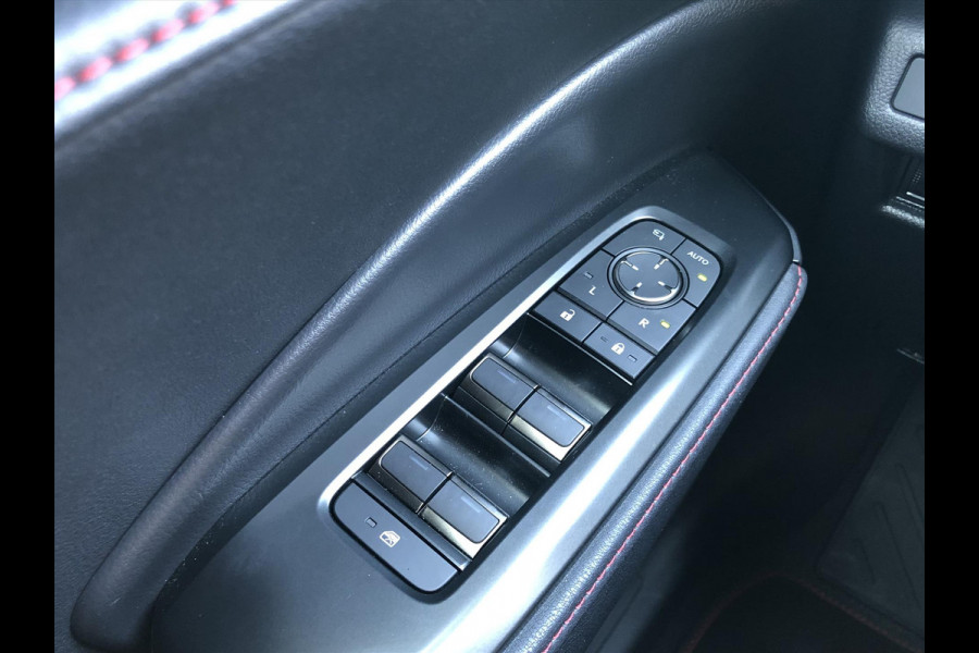 Lexus LBX 1.5 Hybrid Emotion Bi Tone | Leer, Stoel + Stuurverwarming, Parkeersensoren, Dodehoekherkenning