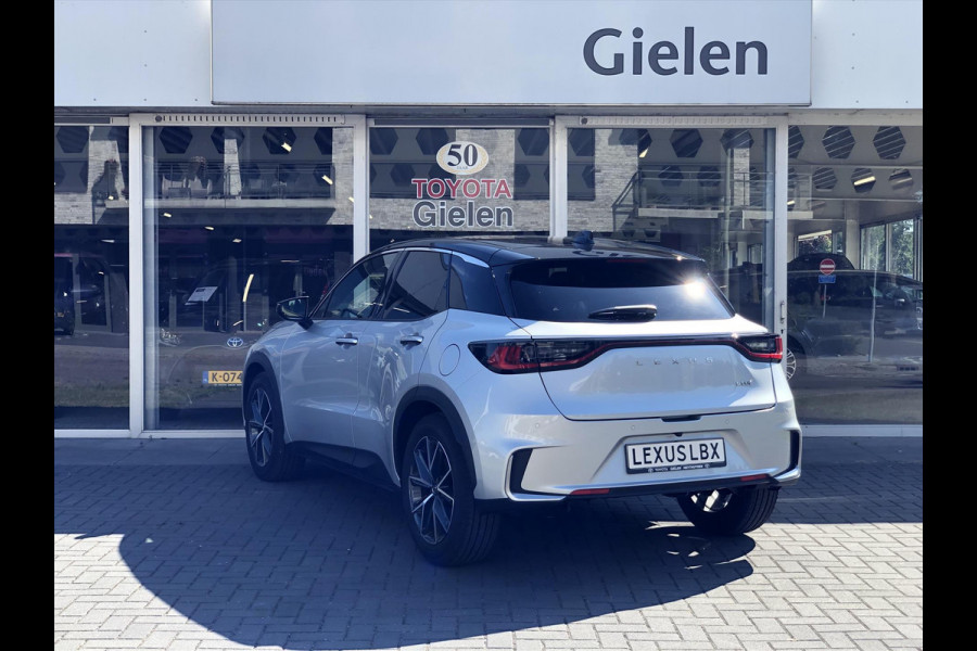Lexus LBX 1.5 Hybrid Emotion Bi Tone | Leer, Stoel + Stuurverwarming, Parkeersensoren, Dodehoekherkenning