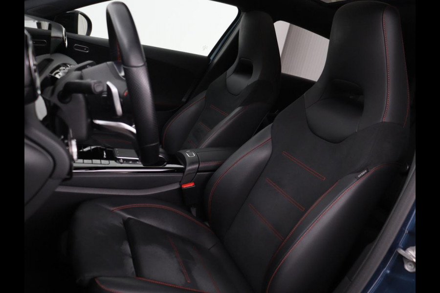 Mercedes-Benz A-Klasse 180 Business Solution AMG | Panoramadak | Stoelverwarming | Carplay | Leder/Alcantara | Camera | Widescreen | Full LED