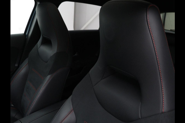 Mercedes-Benz A-Klasse 180 Business Solution AMG | Panoramadak | Stoelverwarming | Carplay | Leder/Alcantara | Camera | Widescreen | Full LED