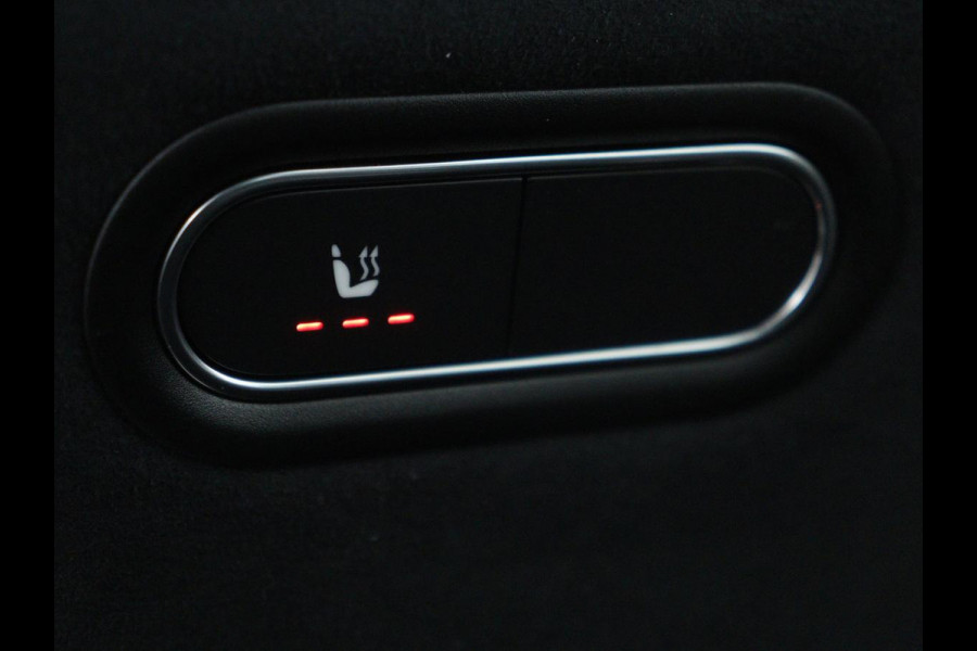 Mercedes-Benz A-Klasse 180 Business Solution AMG | Panoramadak | Stoelverwarming | Carplay | Leder/Alcantara | Camera | Widescreen | Full LED