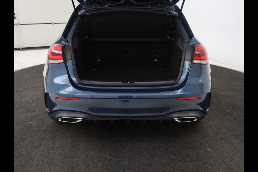 Mercedes-Benz A-Klasse 180 Business Solution AMG | Panoramadak | Stoelverwarming | Carplay | Leder/Alcantara | Camera | Widescreen | Full LED
