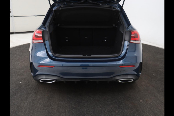 Mercedes-Benz A-Klasse 180 Business Solution AMG | Panoramadak | Stoelverwarming | Carplay | Leder/Alcantara | Camera | Widescreen | Full LED