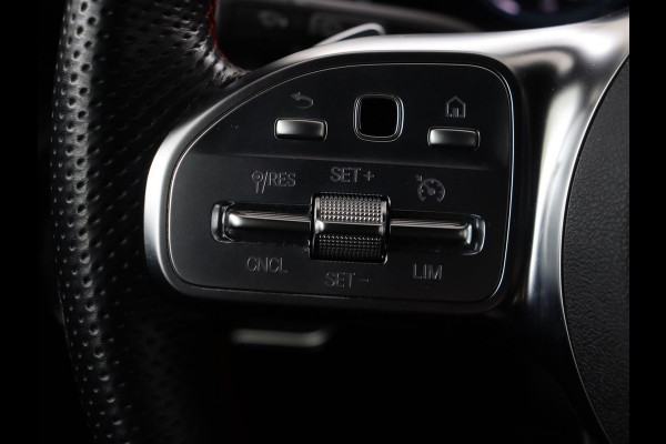 Mercedes-Benz A-Klasse 180 Business Solution AMG | Panoramadak | Stoelverwarming | Carplay | Leder/Alcantara | Camera | Widescreen | Full LED