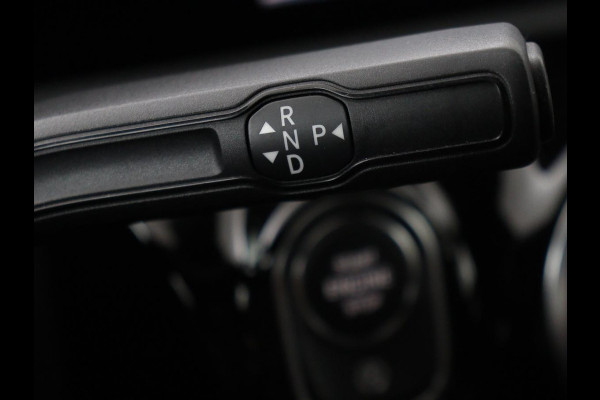 Mercedes-Benz A-Klasse 180 Business Solution AMG | Panoramadak | Stoelverwarming | Carplay | Leder/Alcantara | Camera | Widescreen | Full LED