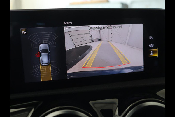 Mercedes-Benz A-Klasse 180 Business Solution AMG | Panoramadak | Stoelverwarming | Carplay | Leder/Alcantara | Camera | Widescreen | Full LED