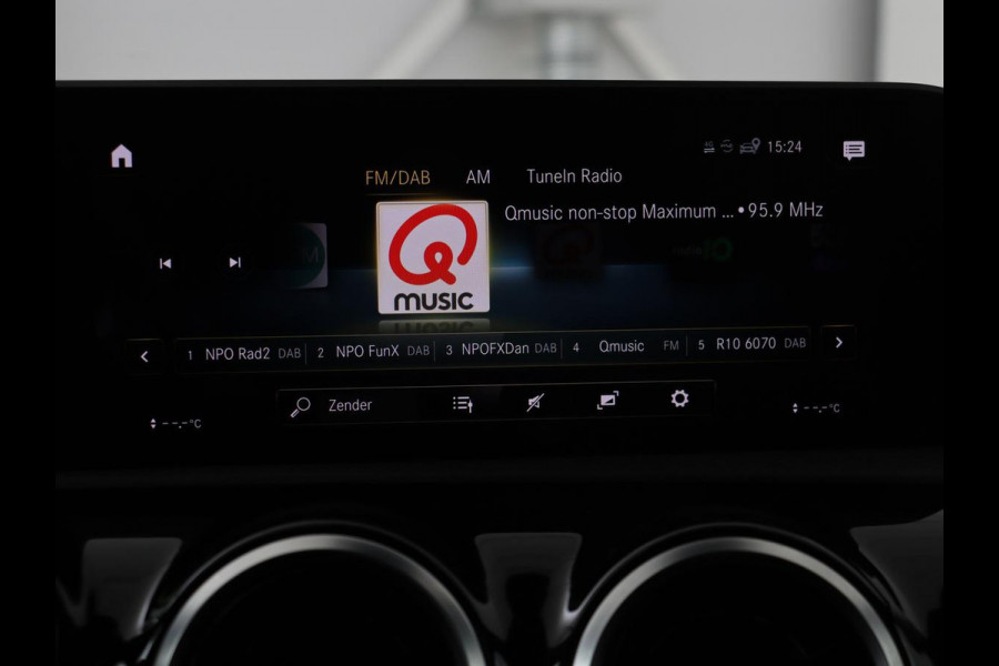 Mercedes-Benz A-Klasse 180 Business Solution AMG | Panoramadak | Stoelverwarming | Carplay | Leder/Alcantara | Camera | Widescreen | Full LED