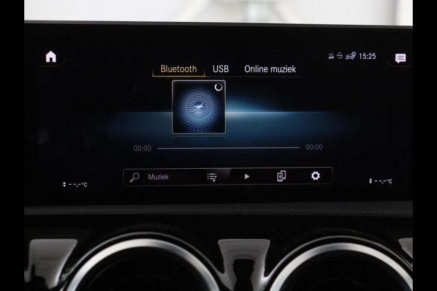 Mercedes-Benz A-Klasse 180 Business Solution AMG | Panoramadak | Stoelverwarming | Carplay | Leder/Alcantara | Camera | Widescreen | Full LED