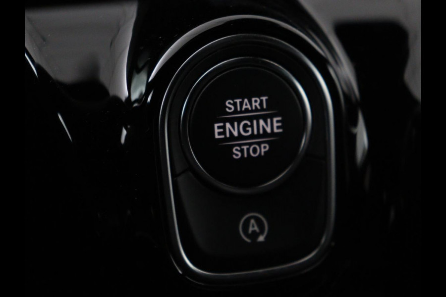 Mercedes-Benz A-Klasse 180 Business Solution AMG | Panoramadak | Stoelverwarming | Carplay | Leder/Alcantara | Camera | Widescreen | Full LED