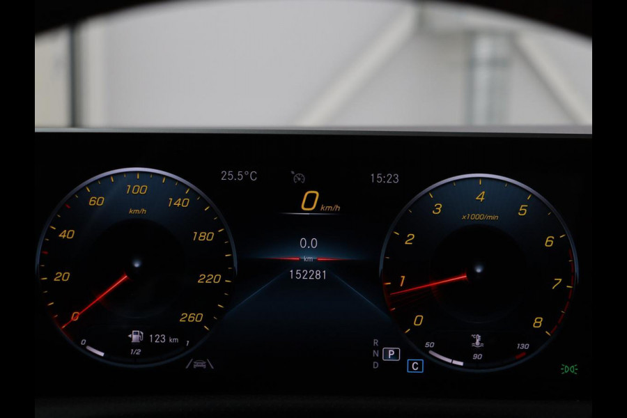 Mercedes-Benz A-Klasse 180 Business Solution AMG | Panoramadak | Stoelverwarming | Carplay | Leder/Alcantara | Camera | Widescreen | Full LED