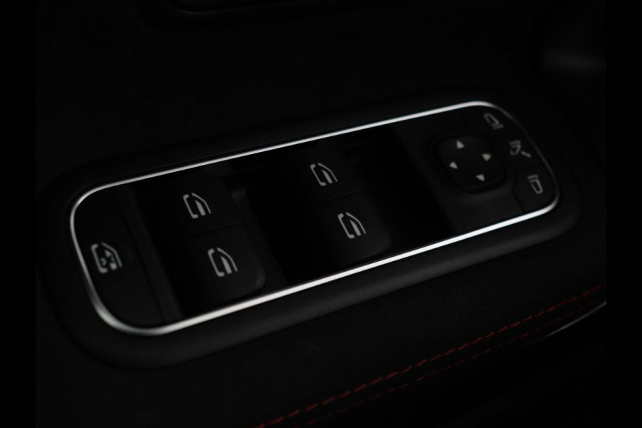 Mercedes-Benz A-Klasse 180 Business Solution AMG | Panoramadak | Stoelverwarming | Carplay | Leder/Alcantara | Camera | Widescreen | Full LED