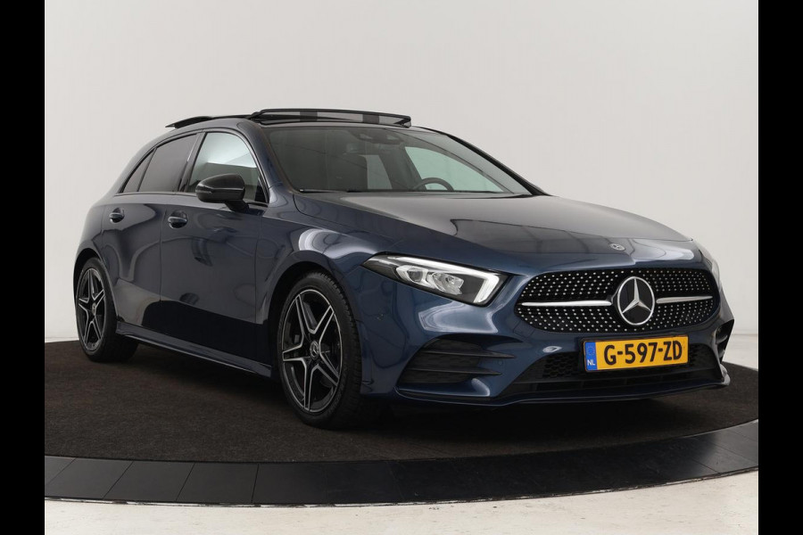 Mercedes-Benz A-Klasse 180 Business Solution AMG | Panoramadak | Stoelverwarming | Carplay | Leder/Alcantara | Camera | Widescreen | Full LED