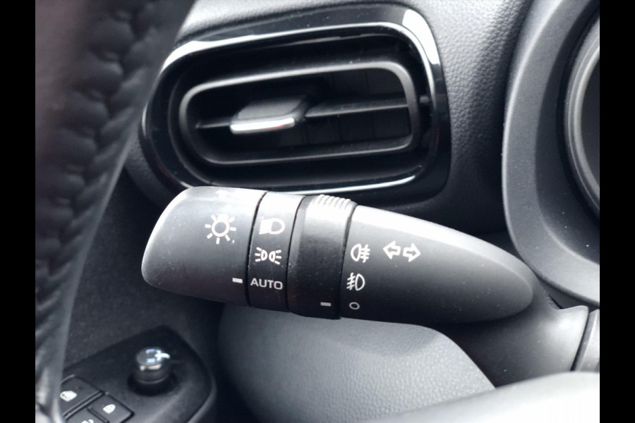 Toyota Yaris 1.5 Hybrid Dynamic | Lichtmetalen velgen, Apple CarPlay/Android auto, LED, Parkeercamera, Adaptive cruise control