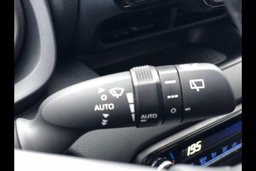 Toyota Yaris 1.5 Hybrid Dynamic | Lichtmetalen velgen, Apple CarPlay/Android auto, LED, Parkeercamera, Adaptive cruise control