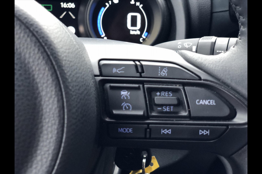 Toyota Yaris 1.5 Hybrid Dynamic | Lichtmetalen velgen, Apple CarPlay/Android auto, LED, Parkeercamera, Adaptive cruise control