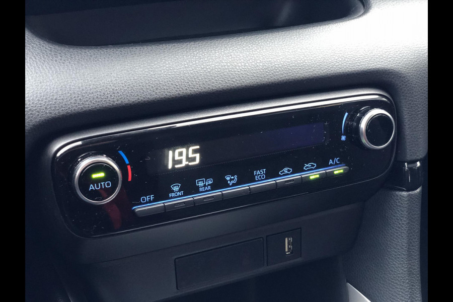 Toyota Yaris 1.5 Hybrid Dynamic | Lichtmetalen velgen, Apple CarPlay/Android auto, LED, Parkeercamera, Adaptive cruise control