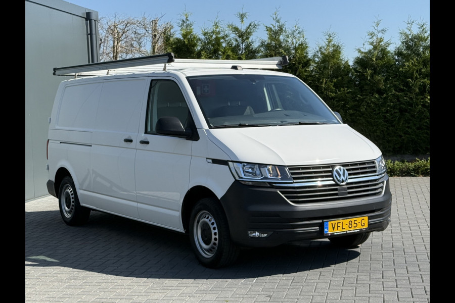 Volkswagen Transporter 2.0 TDI 150 PK COMFORTLINE / L2H1 / IMPERIAAL / INRICHTING / TREKHAAK / AIRCO / CRUISE / NAVI / CARPLAY