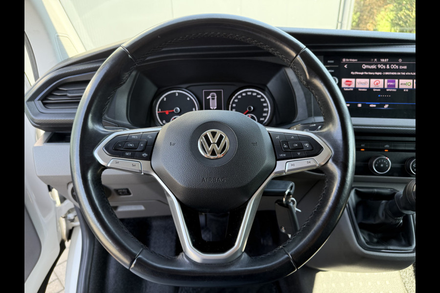 Volkswagen Transporter 2.0 TDI 150 PK COMFORTLINE / L2H1 / IMPERIAAL / INRICHTING / TREKHAAK / AIRCO / CRUISE / NAVI / CARPLAY