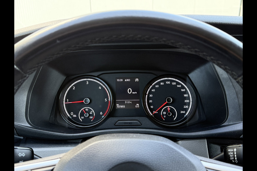 Volkswagen Transporter 2.0 TDI 150 PK COMFORTLINE / L2H1 / IMPERIAAL / INRICHTING / TREKHAAK / AIRCO / CRUISE / NAVI / CARPLAY