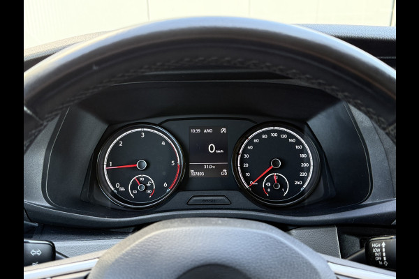 Volkswagen Transporter 2.0 TDI 150 PK COMFORTLINE / L2H1 / IMPERIAAL / INRICHTING / TREKHAAK / AIRCO / CRUISE / NAVI / CARPLAY
