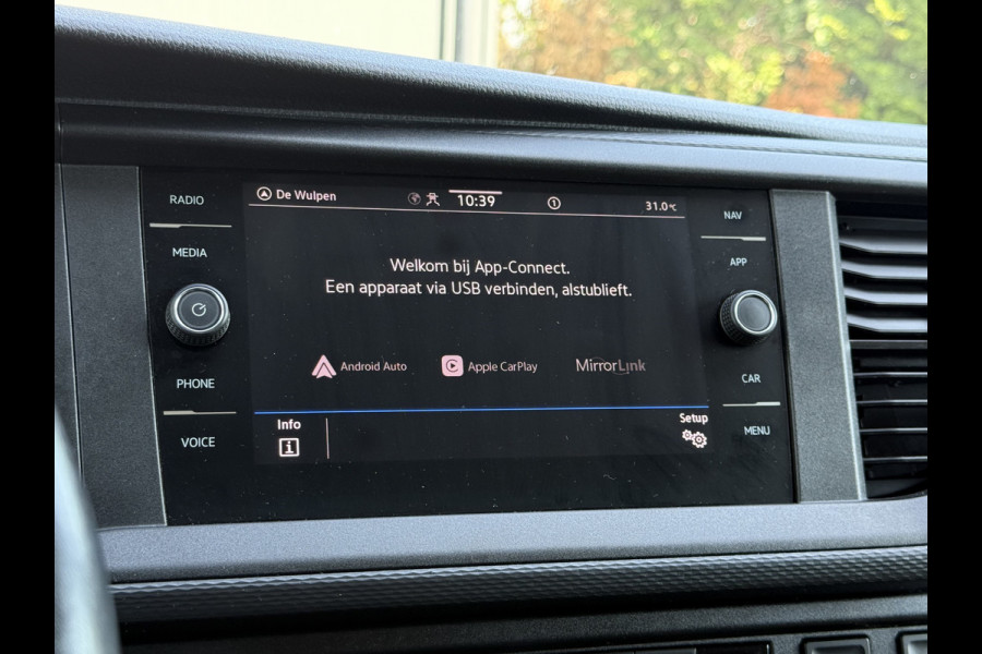 Volkswagen Transporter 2.0 TDI 150 PK COMFORTLINE / L2H1 / IMPERIAAL / INRICHTING / TREKHAAK / AIRCO / CRUISE / NAVI / CARPLAY