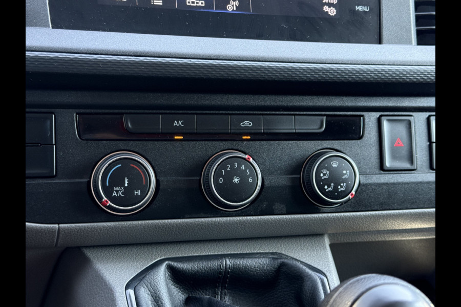 Volkswagen Transporter 2.0 TDI 150 PK COMFORTLINE / L2H1 / IMPERIAAL / INRICHTING / TREKHAAK / AIRCO / CRUISE / NAVI / CARPLAY