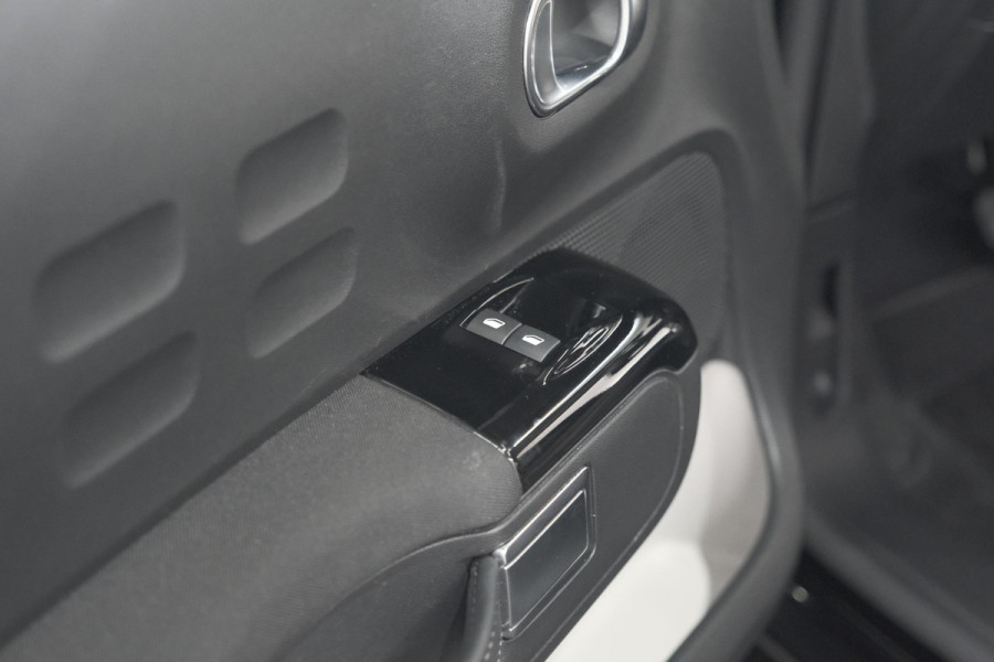 Citroën C3 PureTech 110 EAT6 Max | Apple Carplay | Parkeersensoren | Climate Control | 16 Inch Lichtmetalen Velgen
