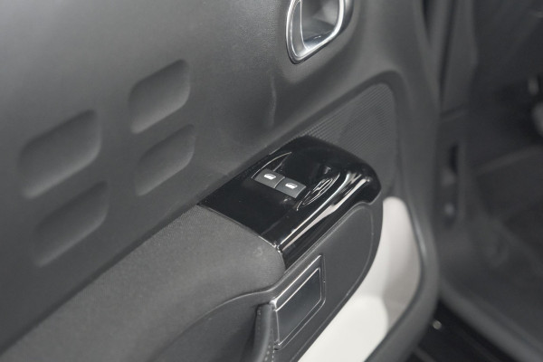 Citroën C3 PureTech 110 EAT6 Max | Apple Carplay | Parkeersensoren | Climate Control | 16 Inch Lichtmetalen Velgen