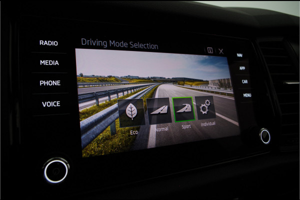 Škoda Kodiaq 1.5 TSI Sportline Business 7p. > 7zit/Pano.schuif/360 camera/Trekhaak...