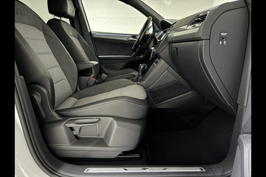 Volkswagen Tiguan 1.5 TSI R-Line Black Edition Pano Virtual Trekh. NAP