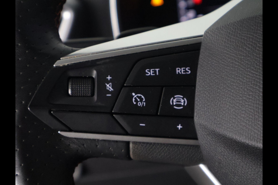Seat Leon Sportstourer 1.5 eTSI FR Automaat | 1e eigenaar | Navigatie | Lichtmetalen velgen |