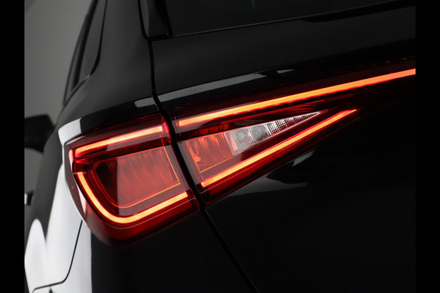 Seat Leon Sportstourer 1.5 eTSI FR Automaat | 1e eigenaar | Navigatie | Lichtmetalen velgen |