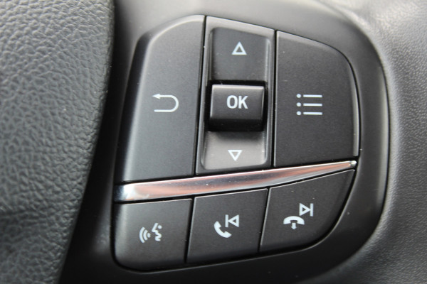 Ford Focus 1.0-125pk EcoBoost Titanium. Erg nette, luxe en goed onderhouden Ford Focus. Volautm. airco dual, stoel-, stuur- en voorraamverw., trekhaak, Xenon verl., LM wielen, navigatie, telefoonvoorb., adaptieve cruise cntrl,  keyless entry/keyless go etc, etc.
