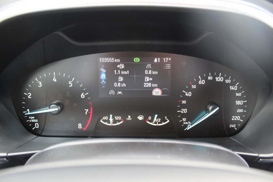 Ford Focus 1.0-125pk EcoBoost Titanium. Erg nette, luxe en goed onderhouden Ford Focus. Volautm. airco dual, stoel-, stuur- en voorraamverw., trekhaak, Xenon verl., LM wielen, navigatie, telefoonvoorb., adaptieve cruise cntrl,  keyless entry/keyless go etc, etc.