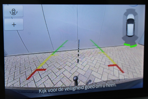 Ford Focus 1.0-125pk EcoBoost Titanium. Erg nette, luxe en goed onderhouden Ford Focus. Volautm. airco dual, stoel-, stuur- en voorraamverw., trekhaak, Xenon verl., LM wielen, navigatie, telefoonvoorb., adaptieve cruise cntrl,  keyless entry/keyless go etc, etc.