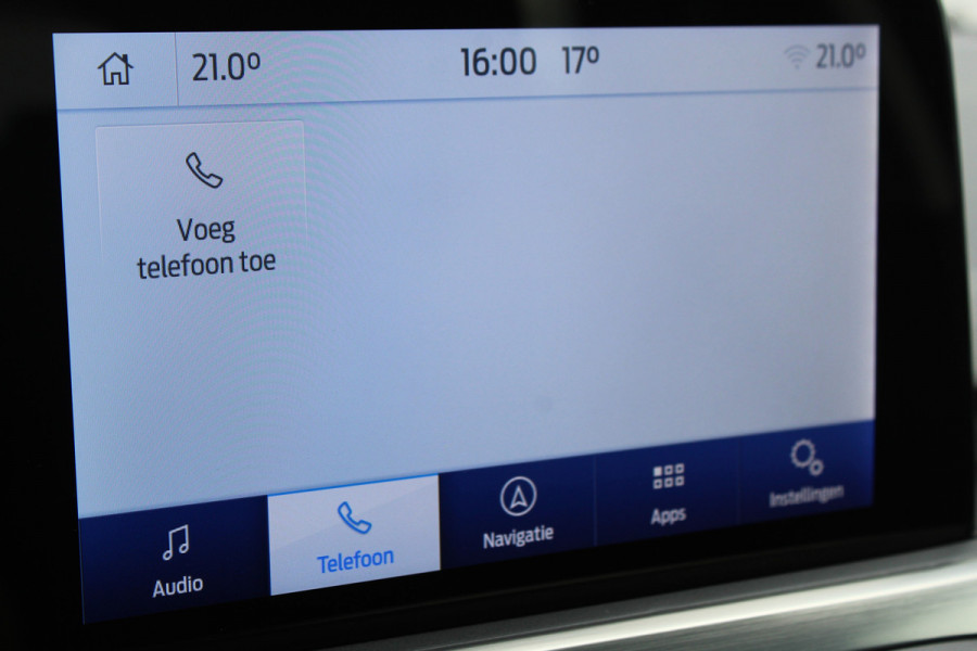 Ford Focus 1.0-125pk EcoBoost Titanium. Erg nette, luxe en goed onderhouden Ford Focus. Volautm. airco dual, stoel-, stuur- en voorraamverw., trekhaak, Xenon verl., LM wielen, navigatie, telefoonvoorb., adaptieve cruise cntrl,  keyless entry/keyless go etc, etc.