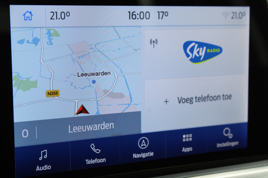 Ford Focus 1.0-125pk EcoBoost Titanium. Erg nette, luxe en goed onderhouden Ford Focus. Volautm. airco dual, stoel-, stuur- en voorraamverw., trekhaak, Xenon verl., LM wielen, navigatie, telefoonvoorb., adaptieve cruise cntrl,  keyless entry/keyless go etc, etc.