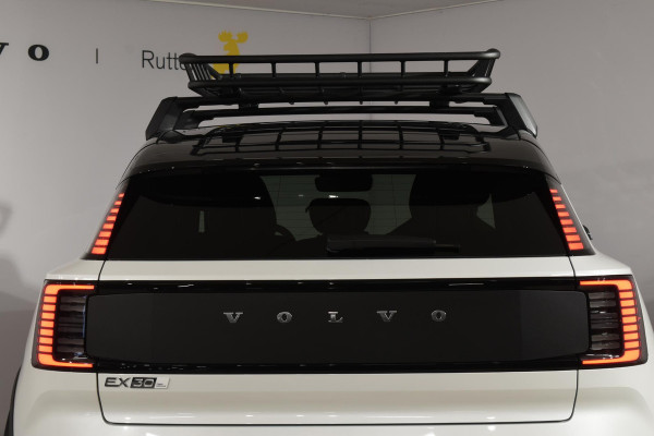 Volvo EX30 Cross Country Twin Motor Performance Ultra 69 kWh / Extra getint glas / Cross Country Experience-Pakket